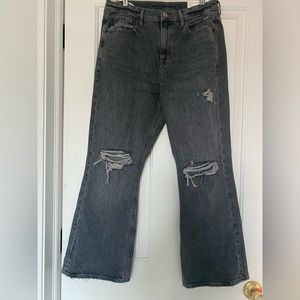 American Eagle 90s Flare Ripped Jeans 8 Short